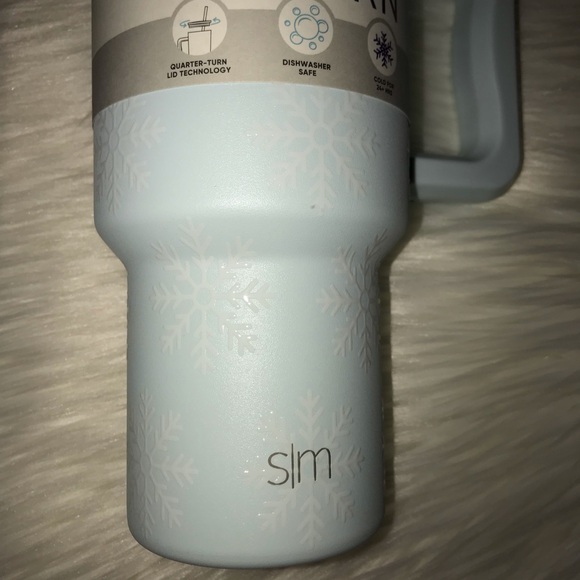Simple Modern 30 fl oz Insulated Trek Tumbler Snowflake Limited Edition - Picture 3 of 3